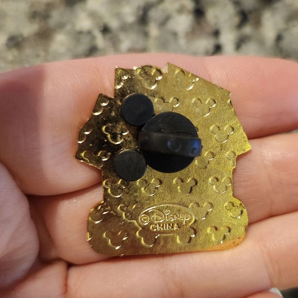 (5 For $30) Disney Pin Vintage Mickey Mouse Parks Logo Roberto Name Pin - Picture 2 of 3